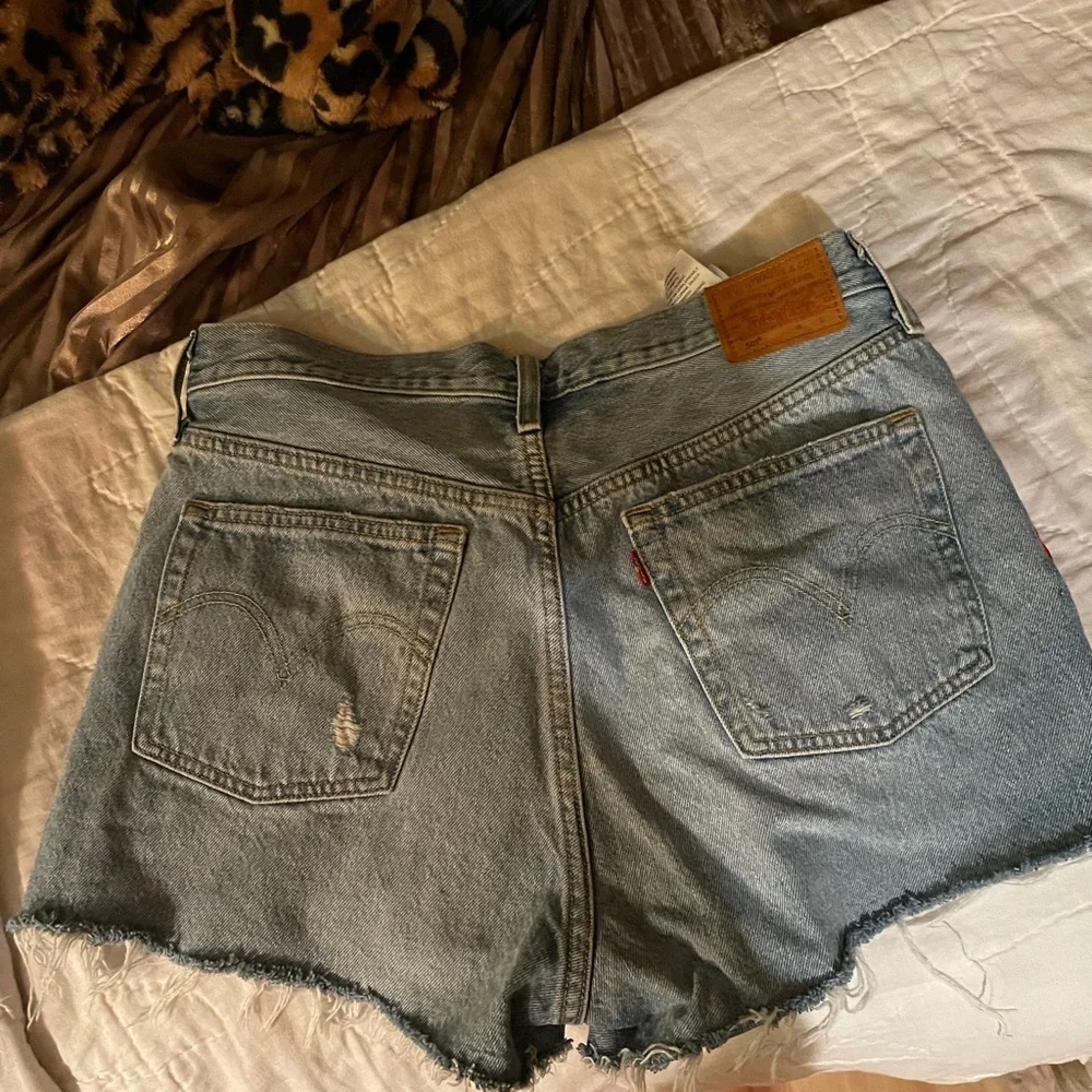 Levi 501 Jean Shorts - Picture 5 of 7